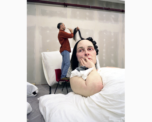 Gautier LeblondeRon Mueck Studio, Woman in Bed, 2006.