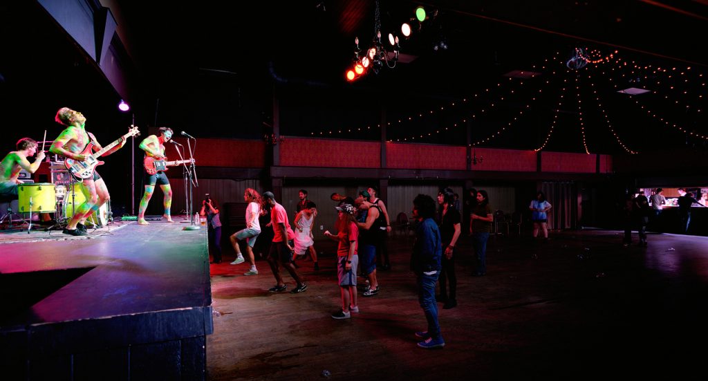 Jeff Wall - Band and Crowd - 2011 (color photograph - 234.95 x 428.63 x 5.08 cm. Broad Collection. © Jeff Wall)