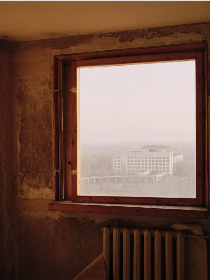 Nadav Kander - Apartment Window, Pripyat, 2004 - 2022